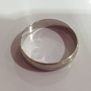 14K white gold wedding ring